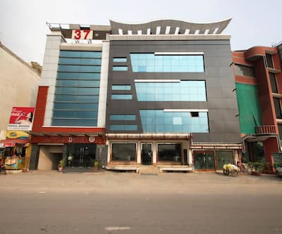 https://imgcld.yatra.com/ytimages/image/upload/t_hotel_yatra_city_desktop/v1408012847/Domestic Hotels/Hotels_New Delhi/Hotel International Inn/Overview.jpg